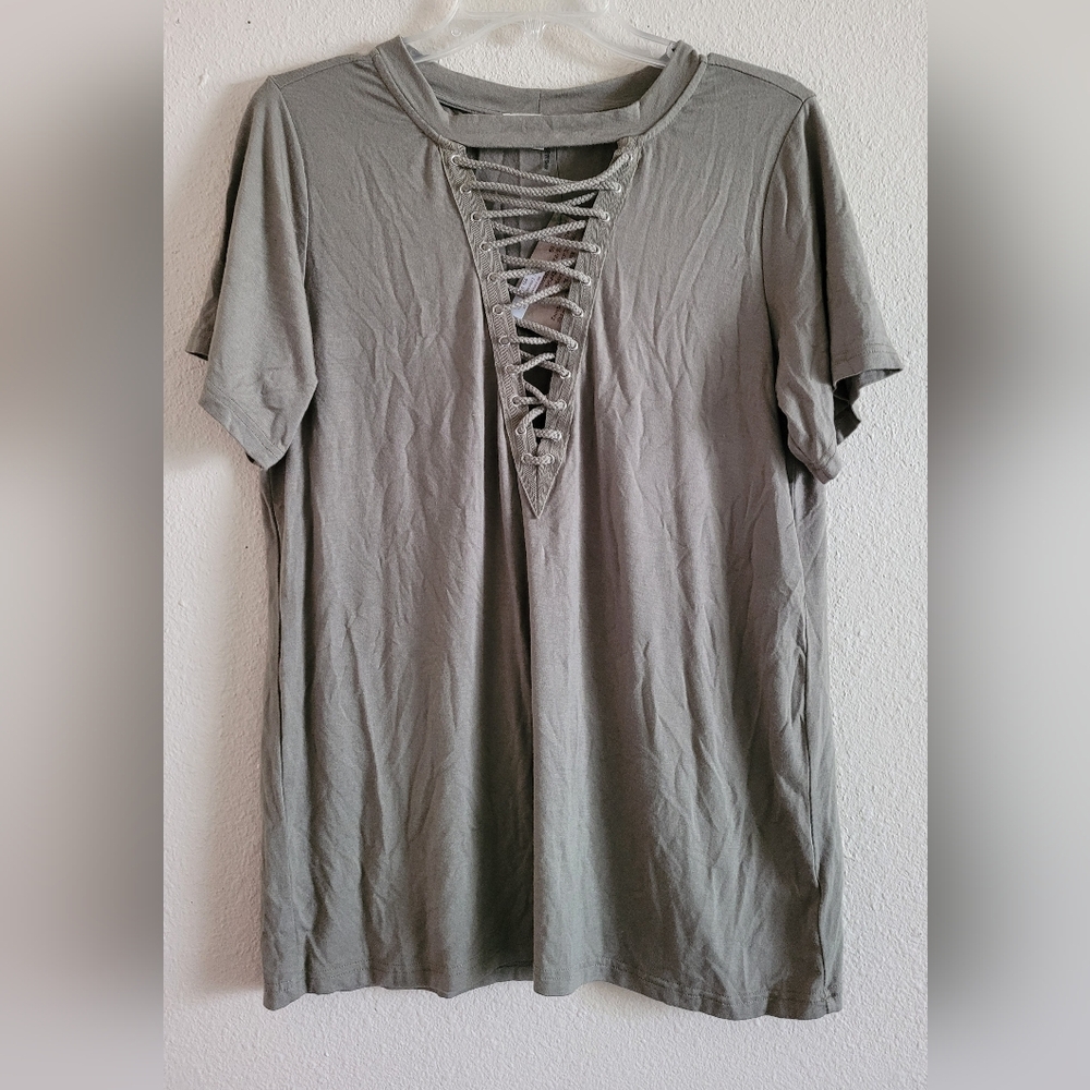 Entro Sz Medium Lace Up Top